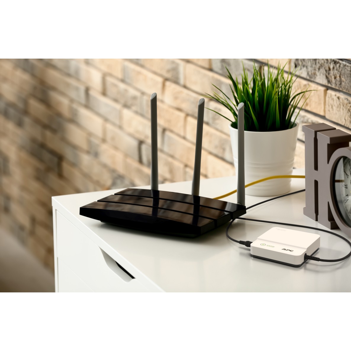 APC Back-UPS Connect 12V Lithium-Ion UPS – Router, Modem & VoIP Backup Power Supply - Figura 2