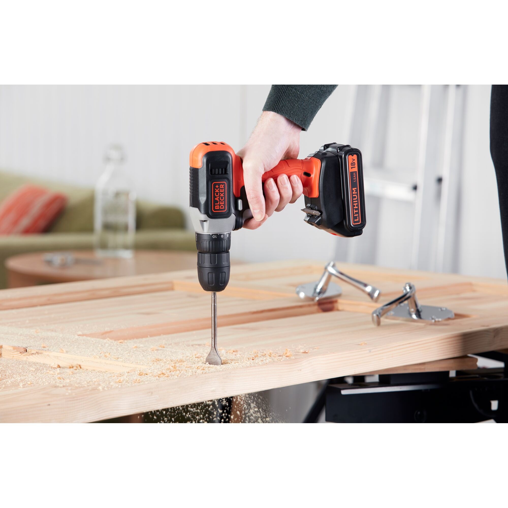 Black & Decker BCD001C1 18V Cordless Drill Driver - Bateri 1.5Ah - Figura 2