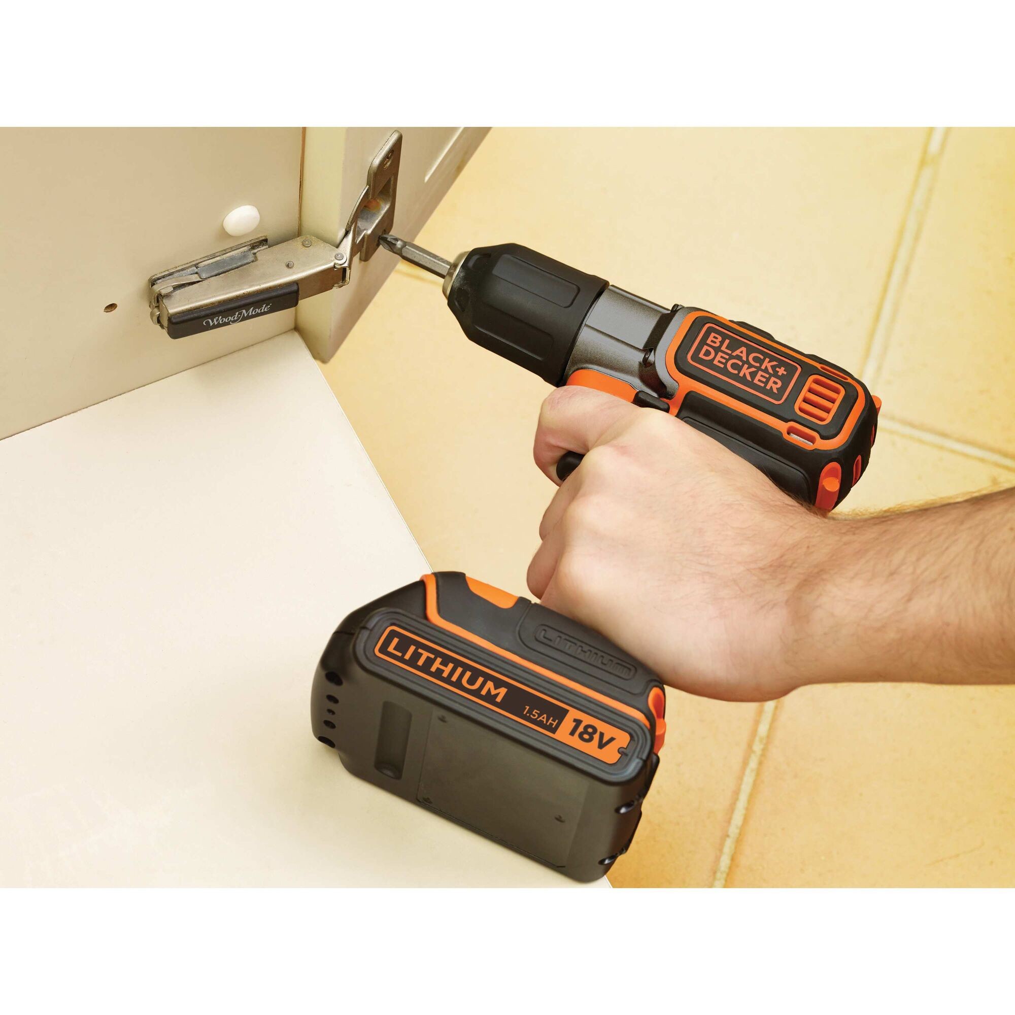 Vidator Goditës Black&Decker 18V 2 x 1.5Ah ASD18KB - Figura 4