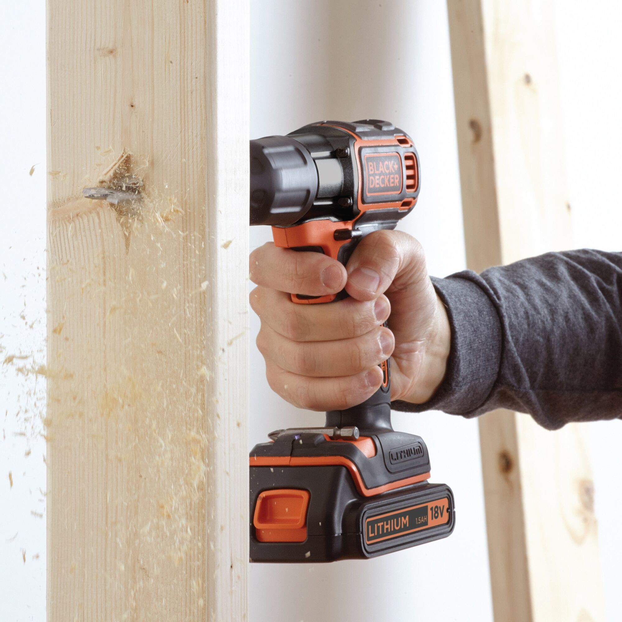 Vidator Goditës Black&Decker 18V 2 x 1.5Ah ASD18KB - Figura 5