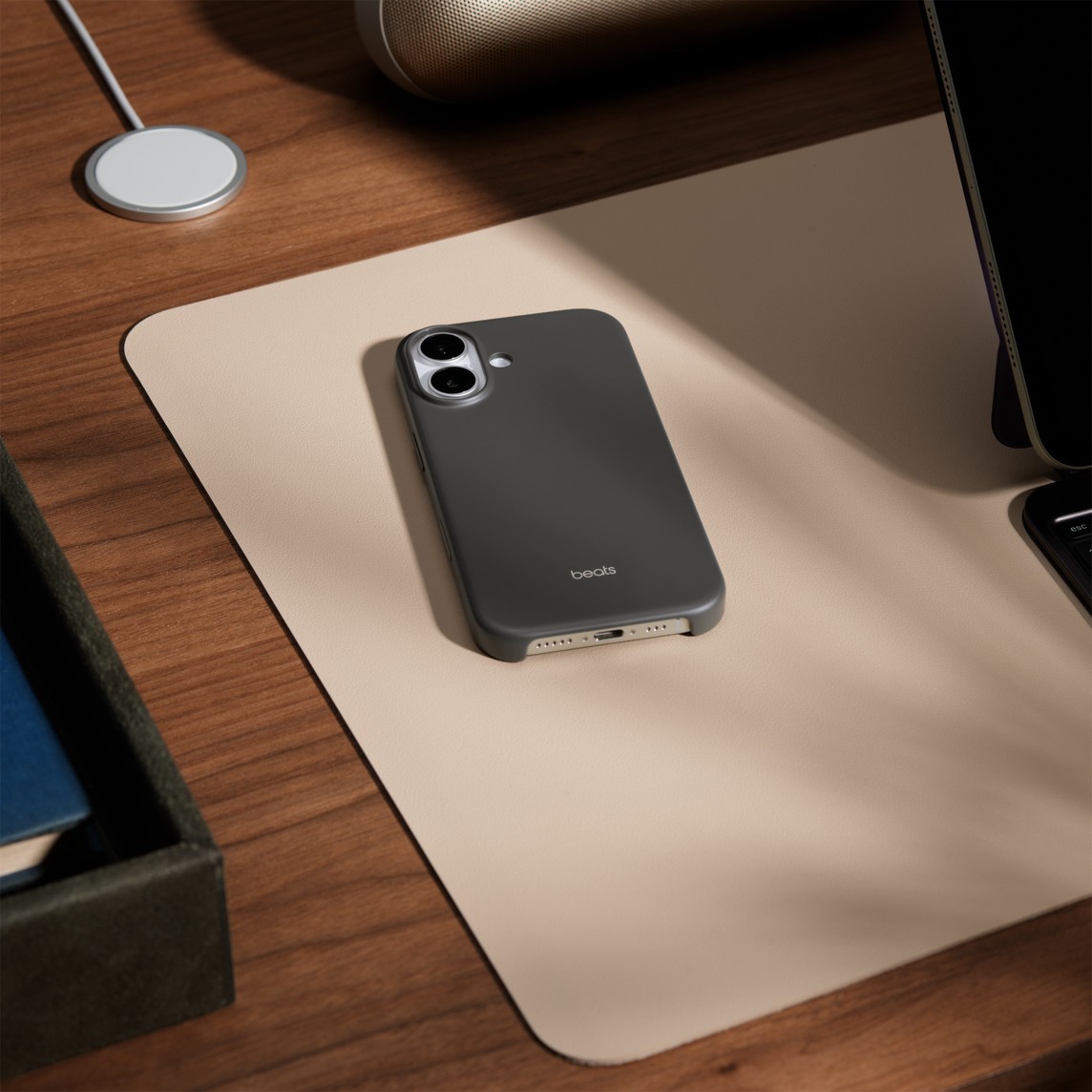 Beats Case iPhone 17 with MagSafe and Camera Control (Granite Gray) - Figura 3
