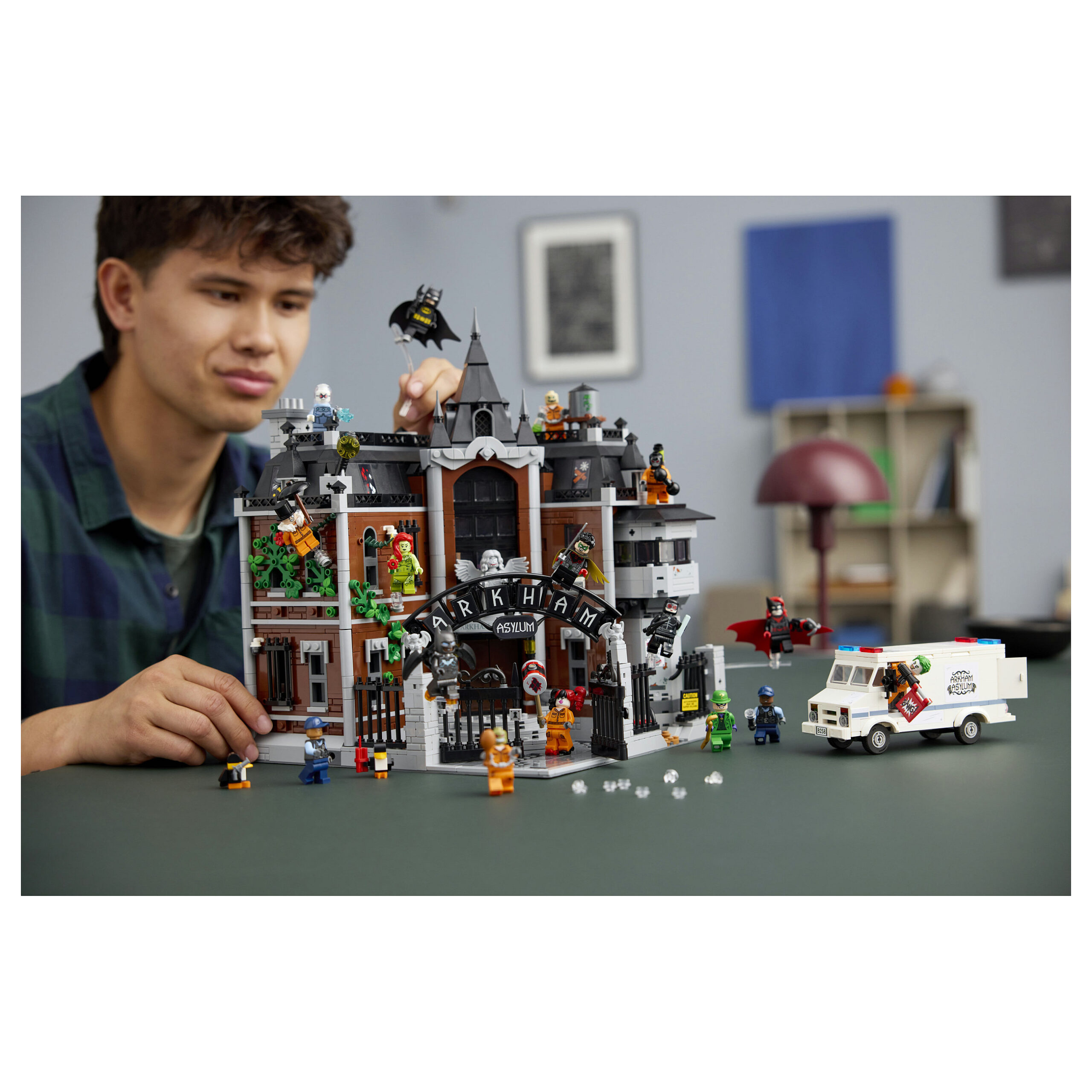 LEGO DC Super Heroes Batman: Arkham Asylum 76300 - Figura 4