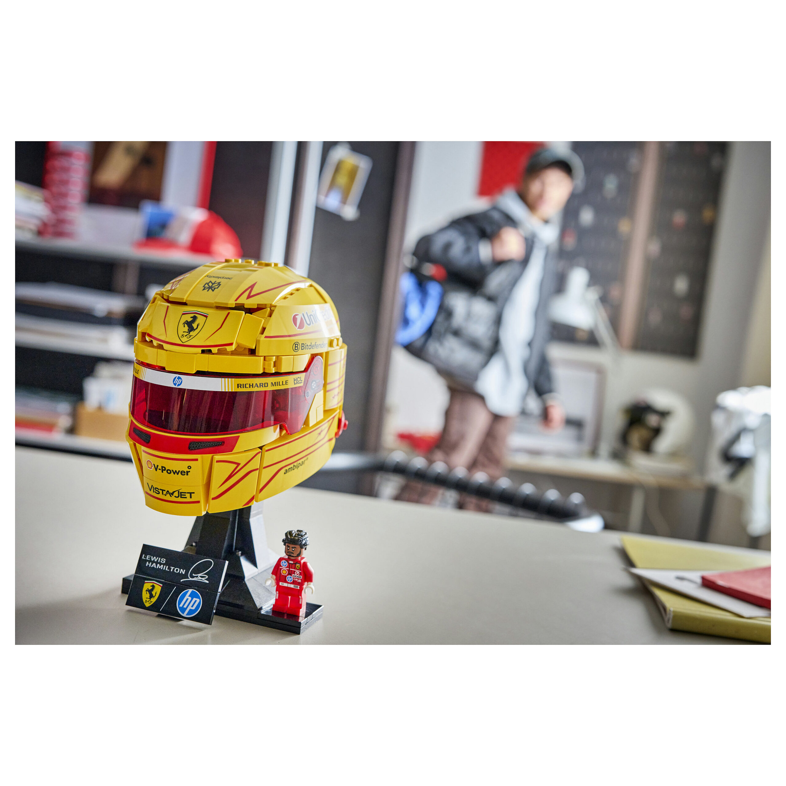 Lego Scuderia Ferrari HP Lewis Hamilton Helmet 43022 - Figura 4