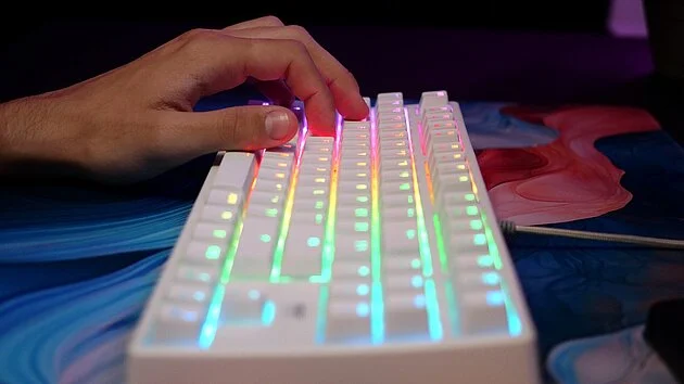 Tastierë Gaming CHERRY XTRFY K4V2 TKL RGB Wired / QWERTY - Bardhë - Figura 2